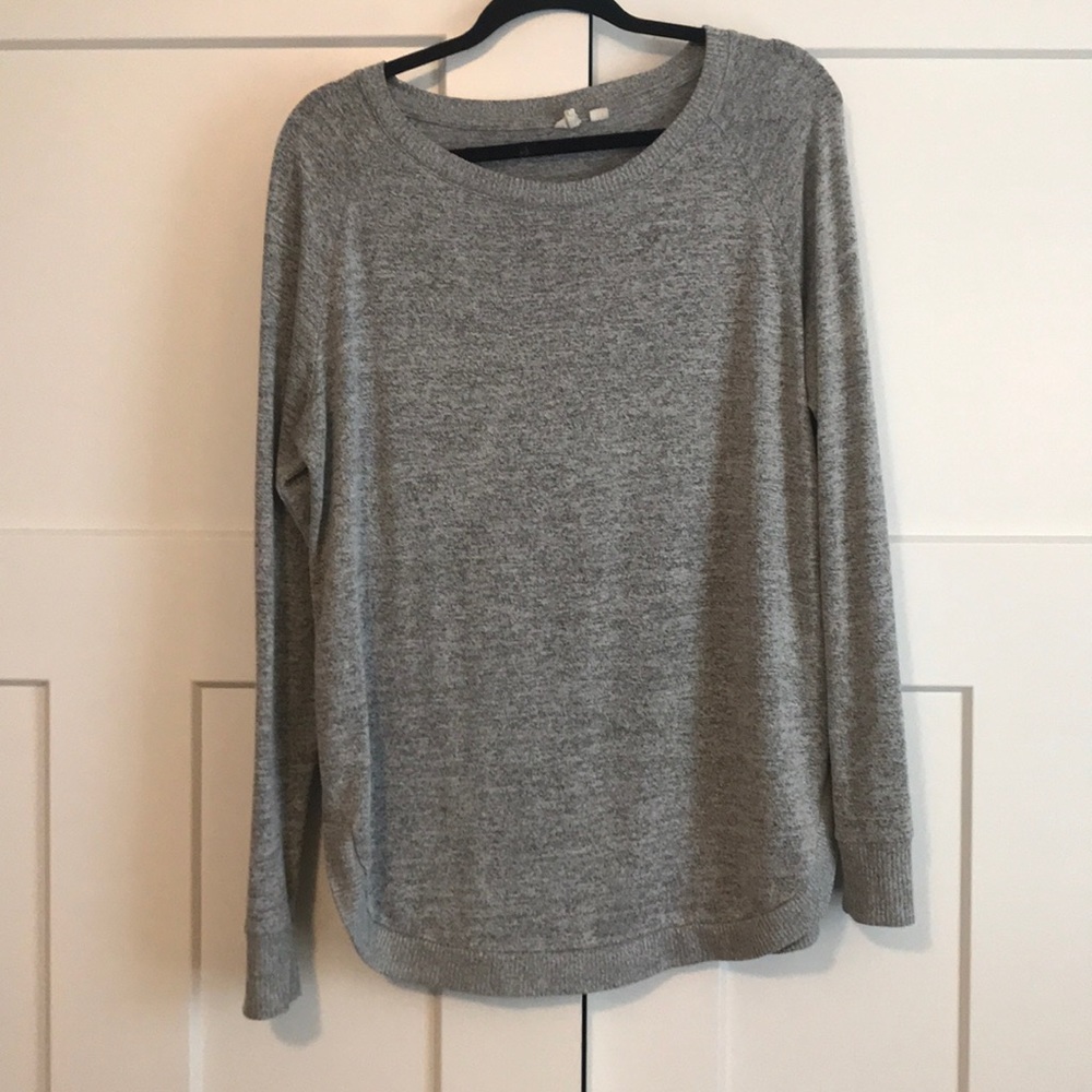 Gap sweater in grey. Size large.